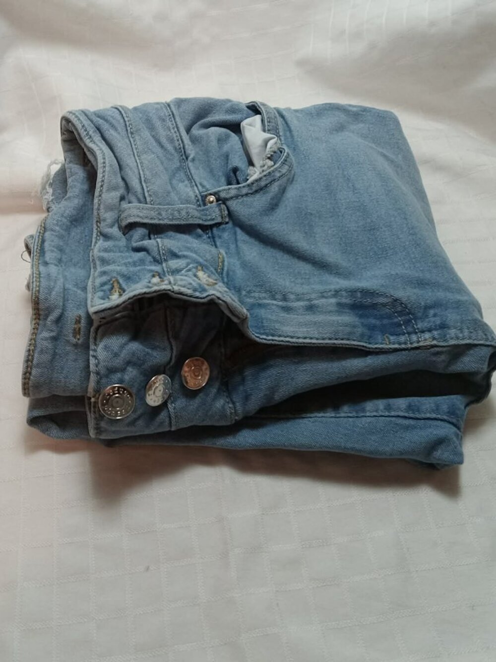 Fabulous 3 buttons pale blue destroy skinny jeans size 9